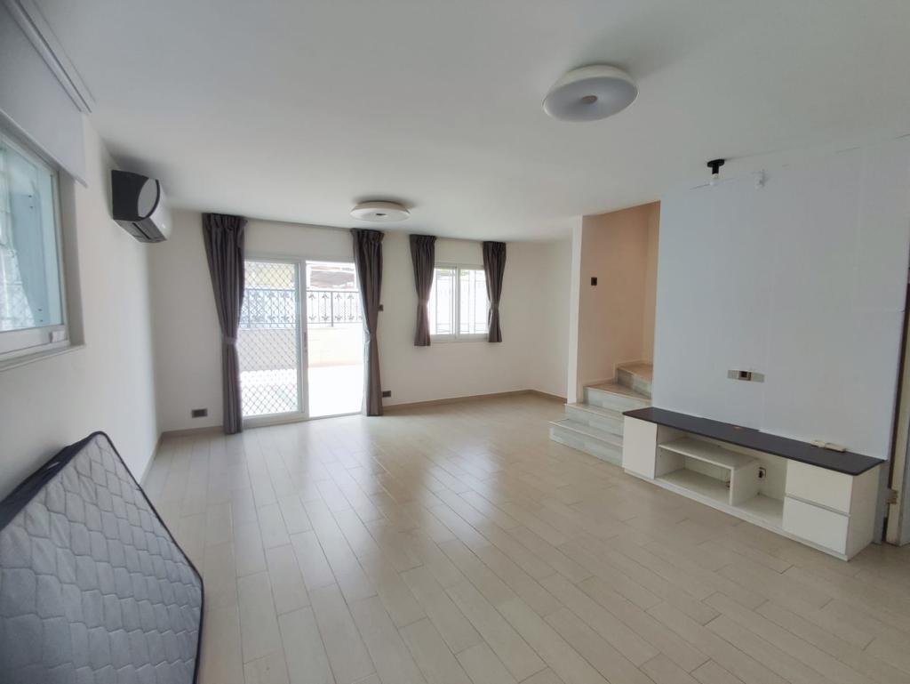 完成清潔後的用餐區與地面整理效果